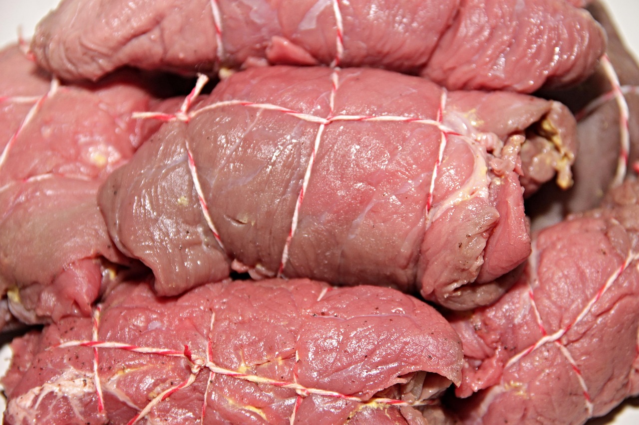 entdecken sie alles über das schmoren: eine traditionelle garmethode, die fleisch und gemüse zart und aromatisch macht. perfekt für herzhafte gerichte und geschmacksexplosionen in der deutschen küche.