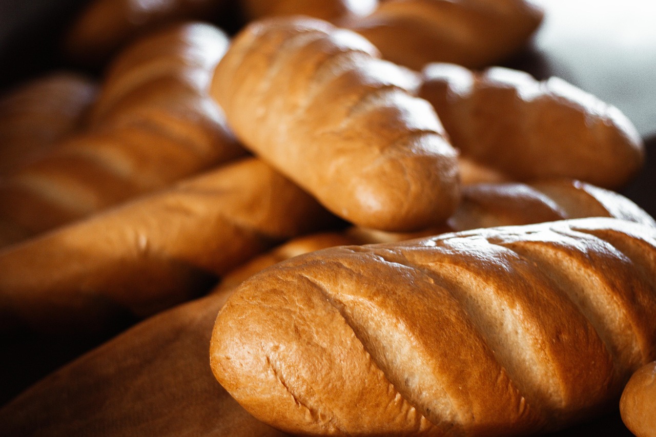 entdecken sie die knusprige und authentische französische baguette – frisch gebacken, goldbraun und vielseitig einsetzbar. ideal fürs frühstück oder als beilage zu jeder mahlzeit.