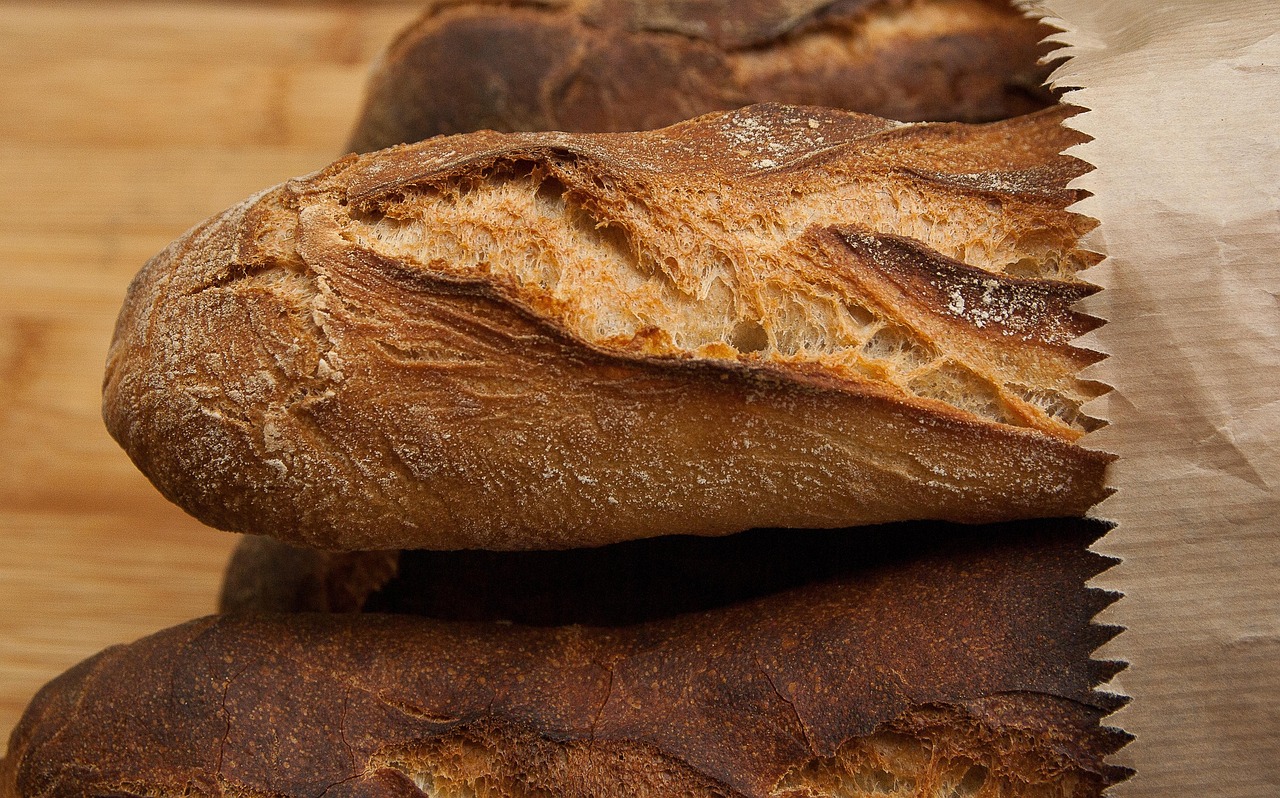 Wie gelingt fluffiges Baguette mit großen Luftblasen?