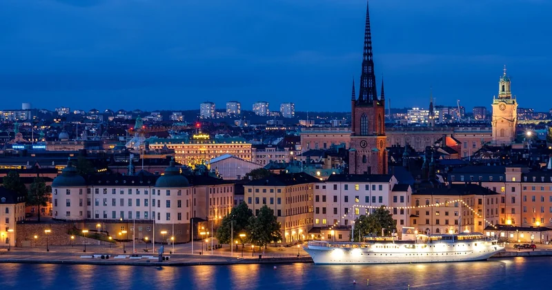 Die beste Anreise: Mit der roten Fähre, nicht mit dem Touristenboot