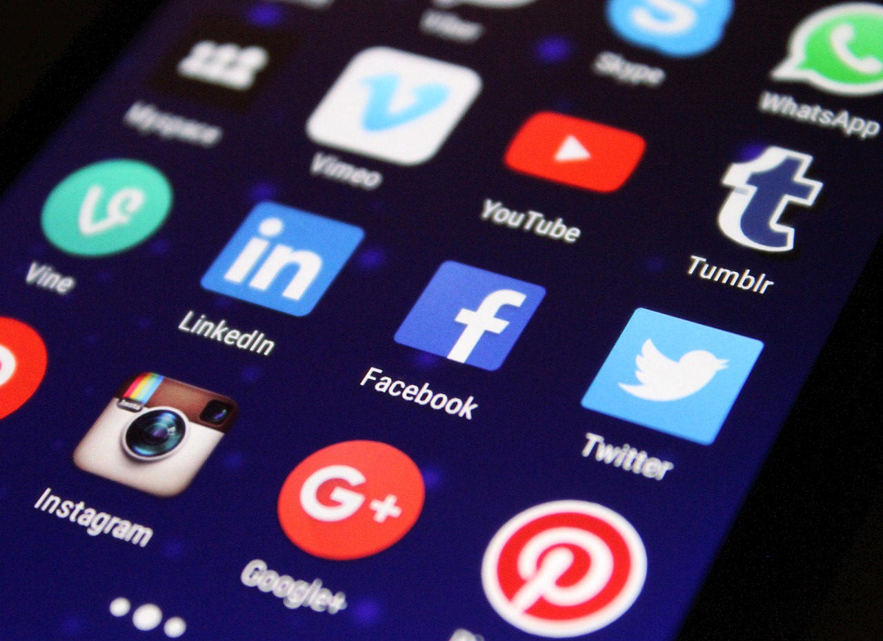 stärken sie ihre social-media-präsenz und erreichen sie eine größere zielgruppe mit effektiven strategien, tipps und tools für erfolgreiche online-kommunikation in sozialen netzwerken.